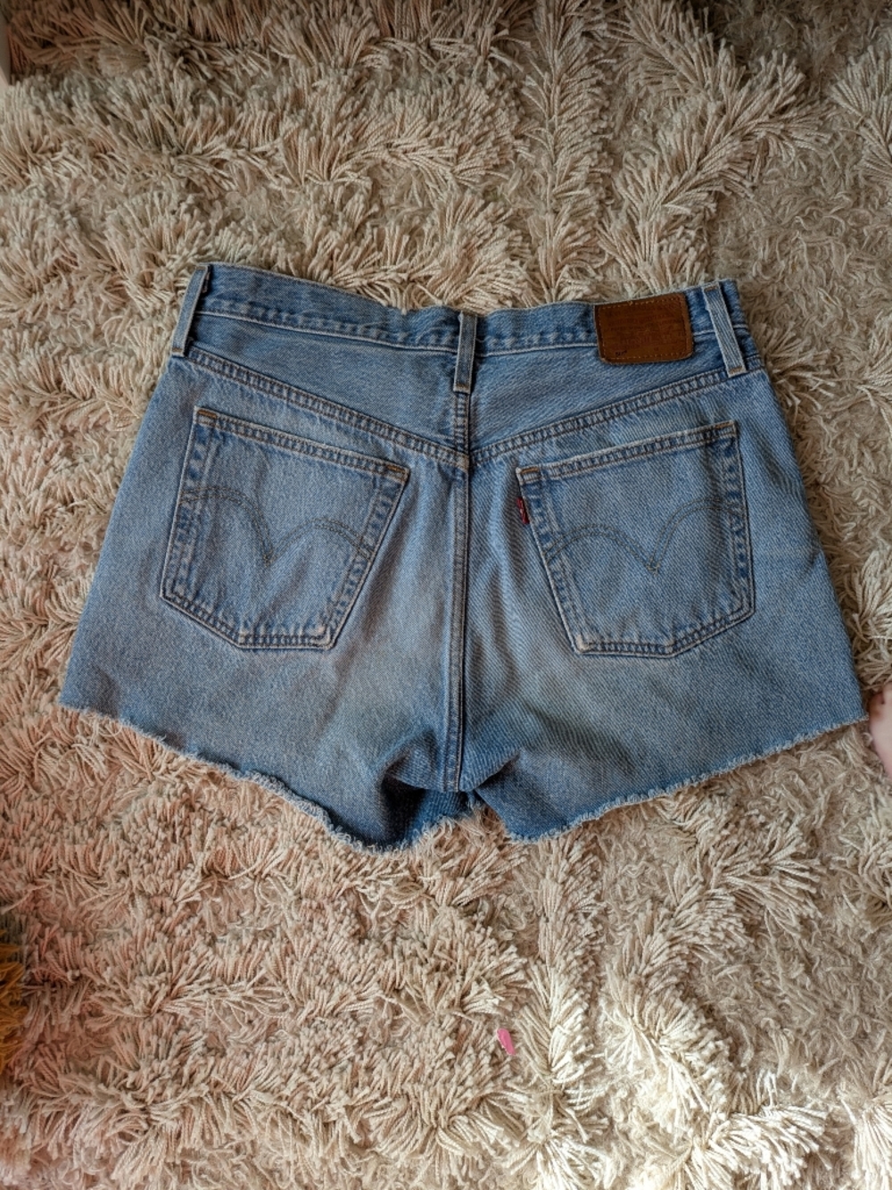 Levi High-Rise Denim Shorts Raw Hem - Light Blue Size 30 - Picture 3 of 5